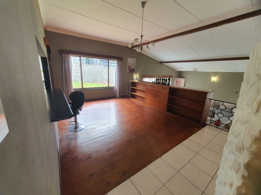 To Let 4 Bedroom Property for Rent in Beacon Bay Eastern Cape